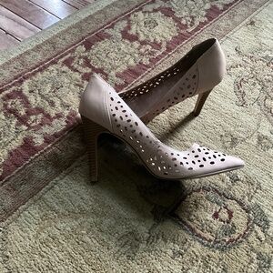 Pretty pumps with cutout design